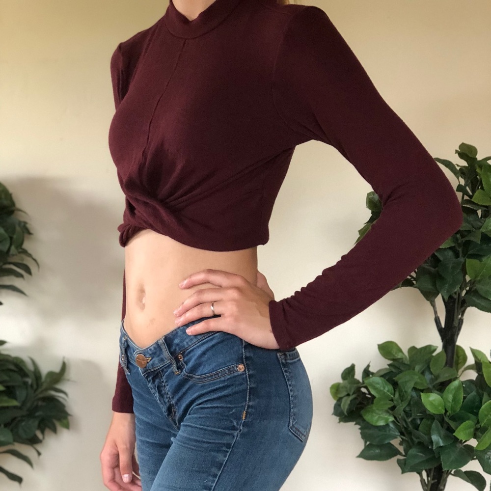 Maroon long sleeve crop top